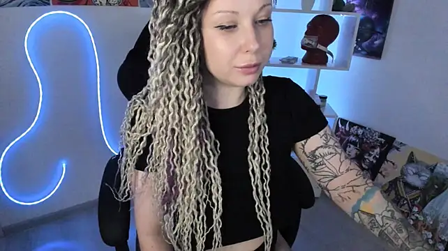 HoneySallyMoore live cam on StripChat