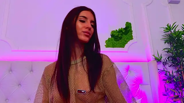 ElisaCharm live cam on StripChat