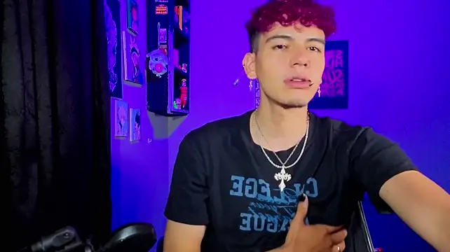 MikeyKuro live cam on StripChat