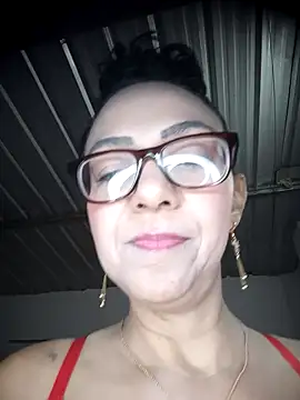 CrissDessire live cam on StripChat