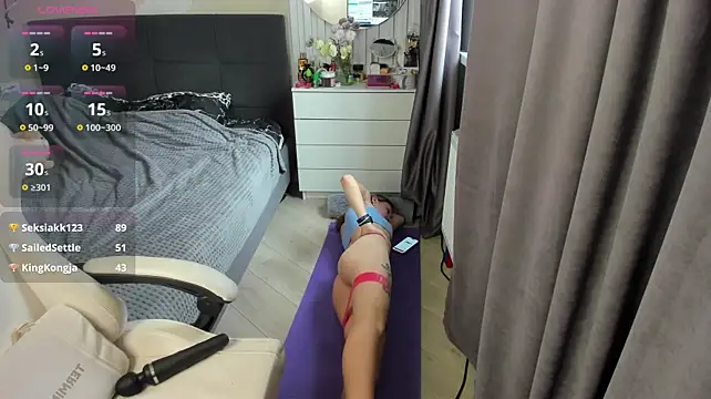 EvelinaLuu live cam on StripChat