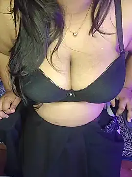 Curvy_Pooja