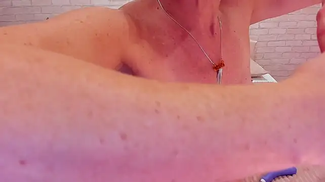 Jullia_Moor live cam preview