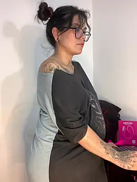 Esmeralda_hairy