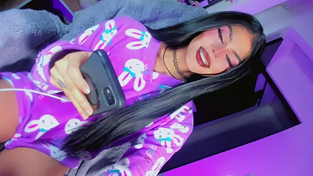 dark_kitty_xxx live cam on StripChat
