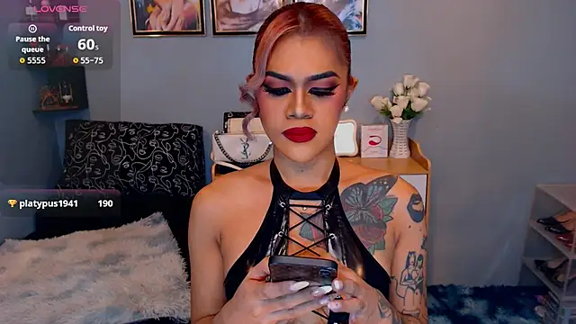 StellaStrong30 live cam on StripChat