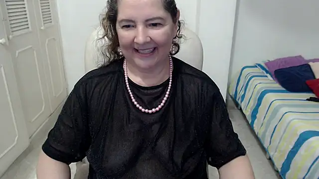 leonela_69 live cam on StripChat