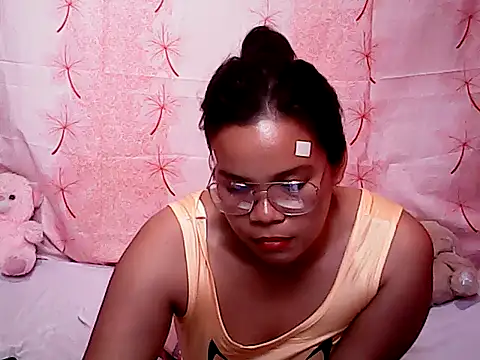 Sexylyka30 live cam on StripChat