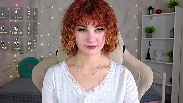 Kira__Fluffy live cam on StripChat