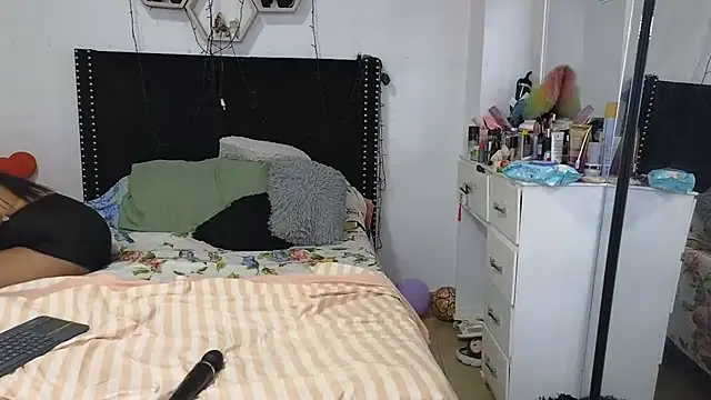 charlotte_077 live cam preview