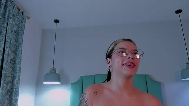 sophie_nixon webcam