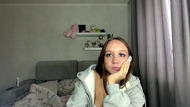 NadeneGutches webcam stripchat model stream image