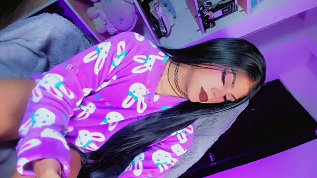 dark_kitty_xxx live cam on StripChat