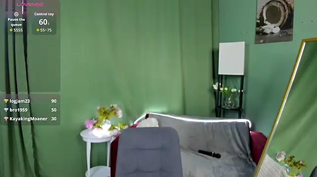 leticiaromano (F milf) - lower the strap