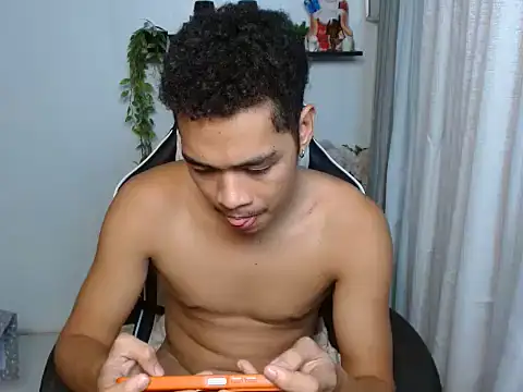 curlyasian_njxx live cam on StripChat