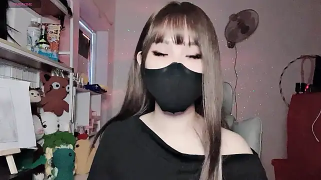 Tieu-May live cam on StripChat
