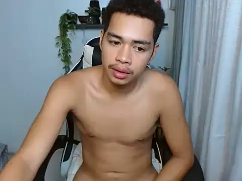 curlyasian_njxx