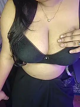 Curvy_Pooja