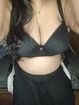 Curvy_Pooja