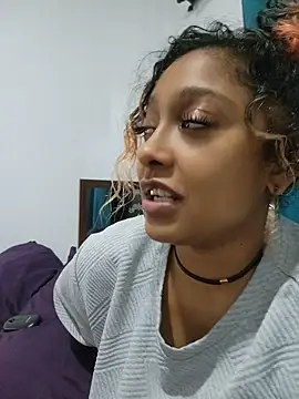 Indianbrownie live cam on StripChat