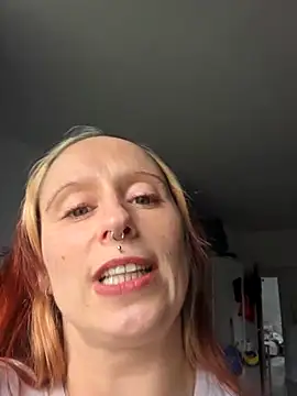 Bellaaa17 live cam on StripChat