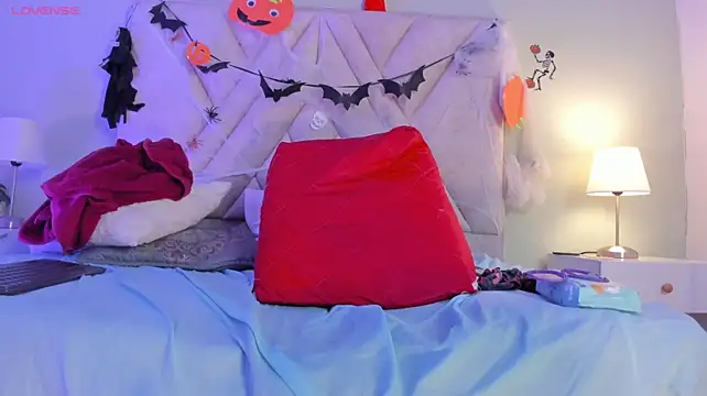 Eva-Millss live cam on StripChat