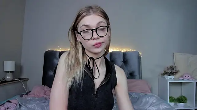Blondy_Fina live sex cam