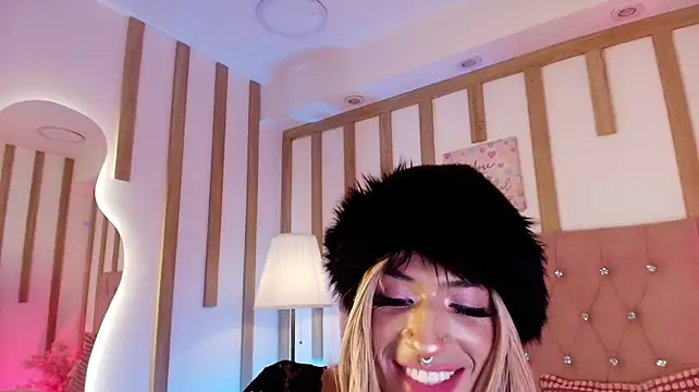 Daphne_Velmont live cam on StripChat