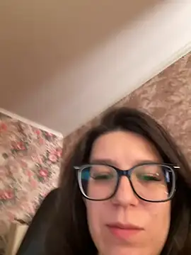 NadiraNoor live cam on StripChat