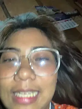 YaraSmith webcam