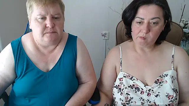 Lindy-Jeanie live sex cam