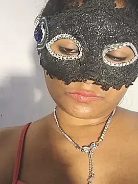 DIRTYSECRET_QUEEN_07
