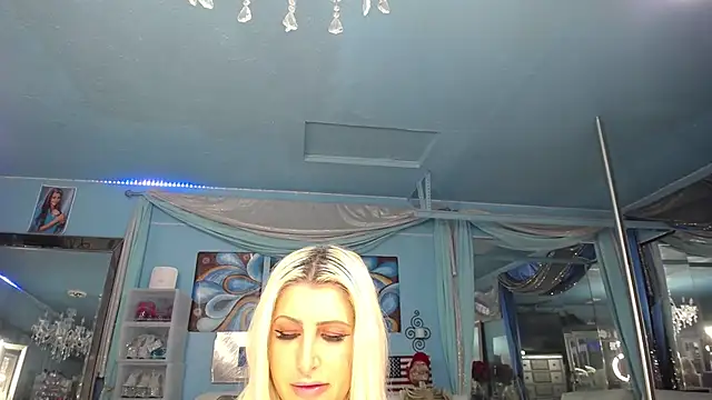 ADRIANNA_FOX