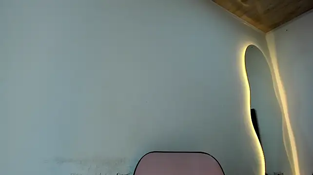 BustyGlow live cam on StripChat