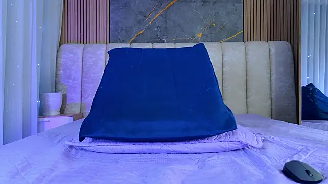 mia_scot webcam