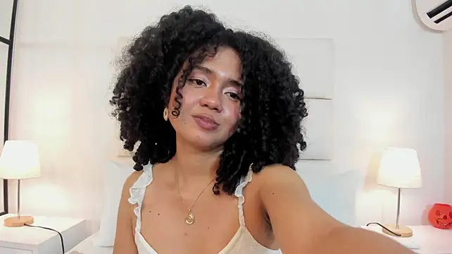 Kiraspell live cam on StripChat