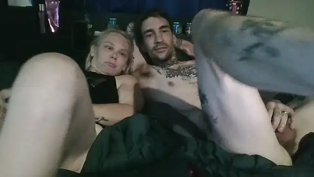 2-BLUNT-CUNTS live sex cam