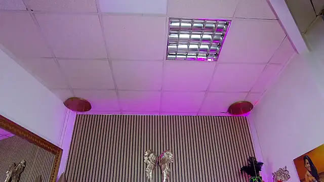 PlayfulShow live cam on StripChat