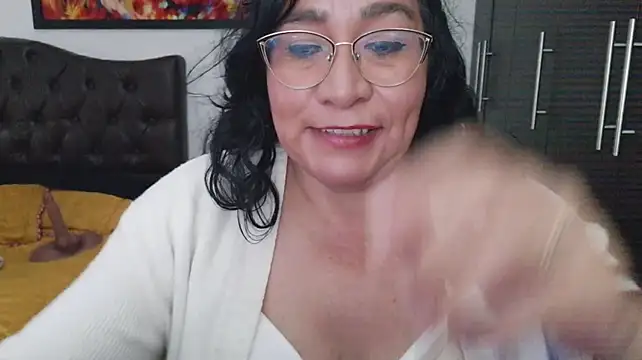Grace_mature_milf