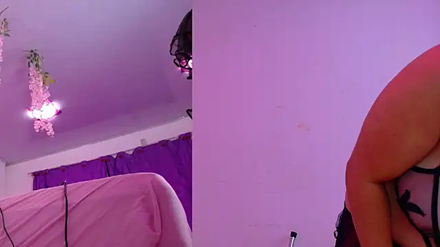 NahomyEvans