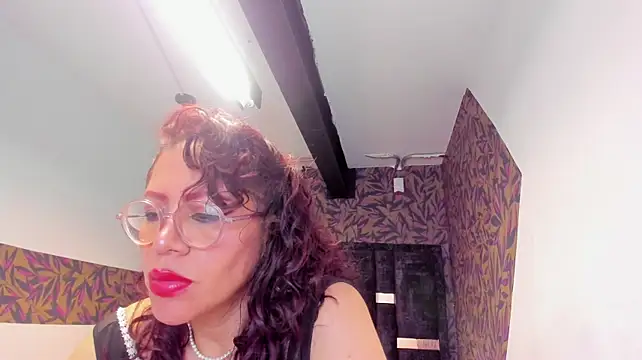 Charlot_Milf__ live cam preview