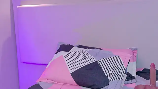 NaomiKlarc