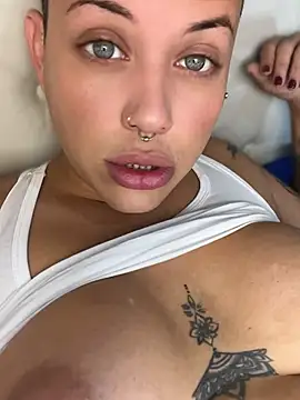 Modelo: alicetgirlbr