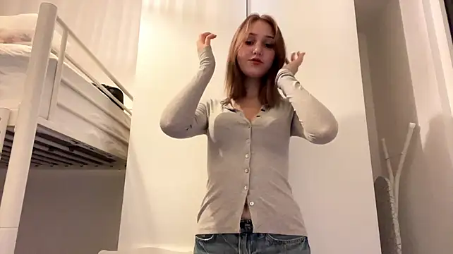 sereneglowz webcam stripchat model stream image