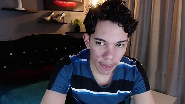 haku_nayro live cam on StripChat