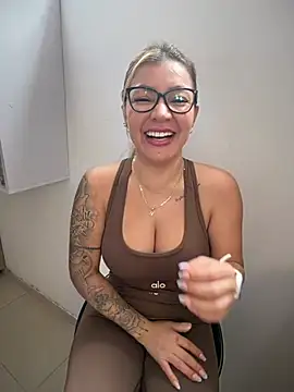 DIANITA_1988 live cam on StripChat
