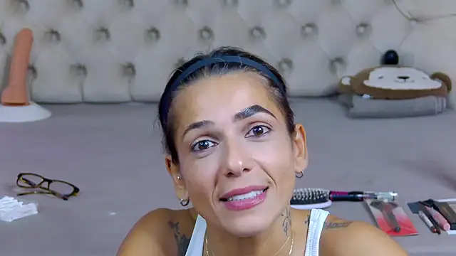 PlayfulShow live cam on StripChat