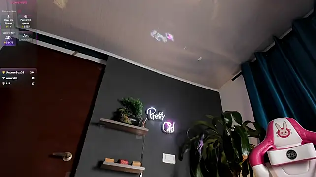 Emilyjhonson_01 live cam on StripChat