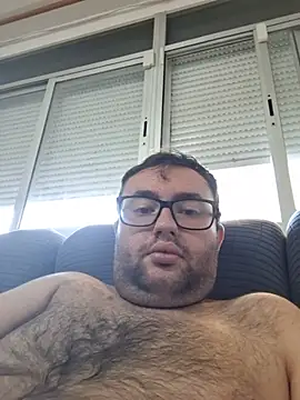 Javier_bear live cam on StripChat