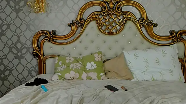 Wicked_Lantern live cam on StripChat